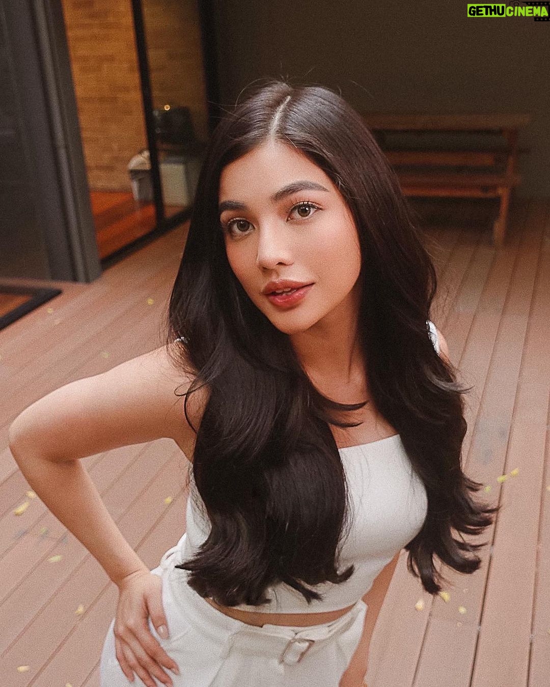 Jane De Leon Instagram - Just me saying Hiii 🌻