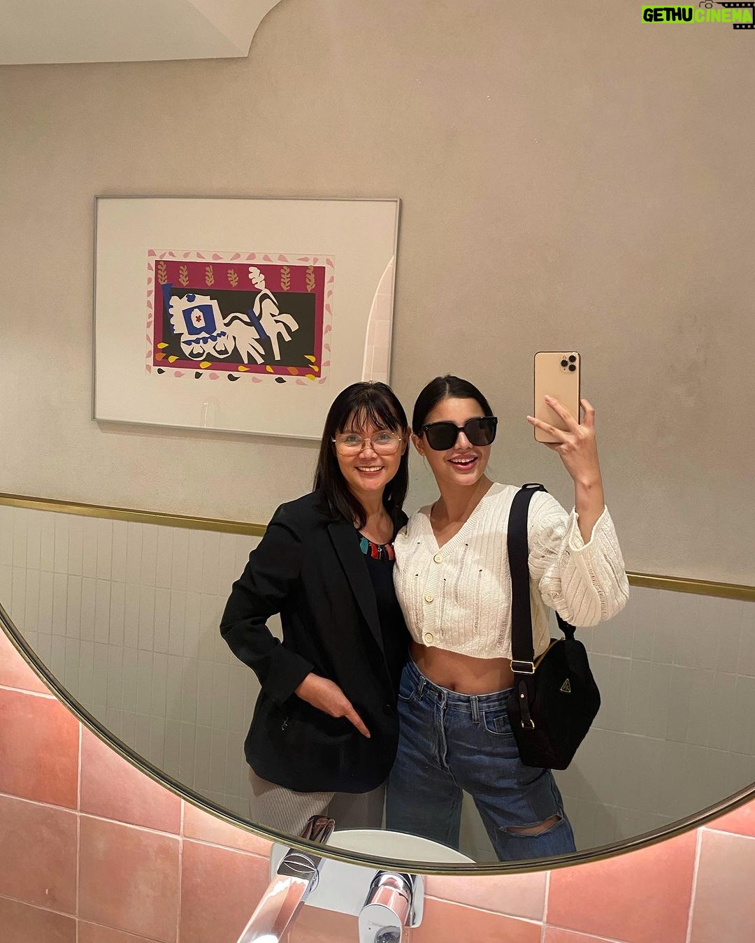 Jane De Leon Instagram - Happiness is mother and daughter time. It's our first time to have a Belo day together. My mom enjoyed her skin reboot and hydrafacial. It was good to see her experienced what I usually do. Thank you Belo always 💓 @belobeauty