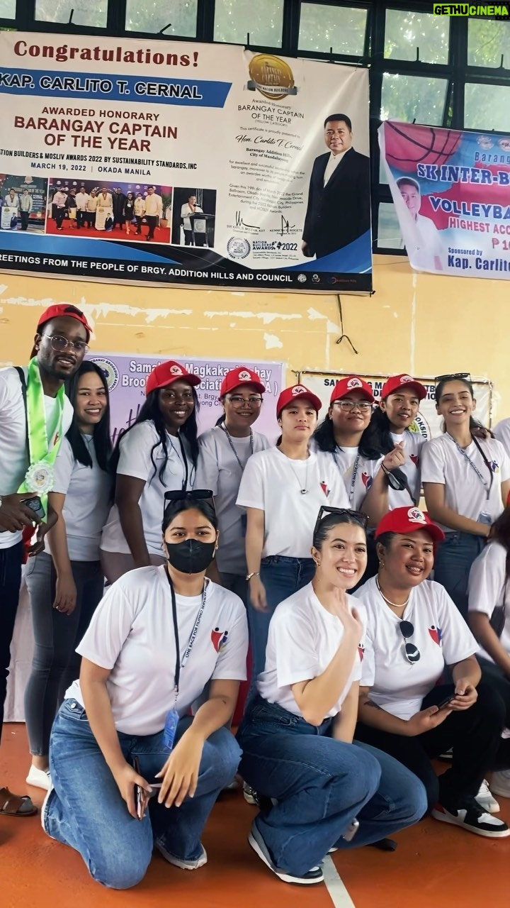 Jane De Leon Instagram - Father’s day is one important occassion that I want to celebrate. Today, I am so privileged to be with @oneraceforfilipino volunteers and staff in our tribute para sa mga ama ng tahanan ng Brgy Addition Hills in Mandaluyong. 🙂 Ang saya sa pakiramdam na makita silang lahat na nakangiti ❤️ Please continue supporting this organization so we can continue with our works in helping our Kababayans in need.