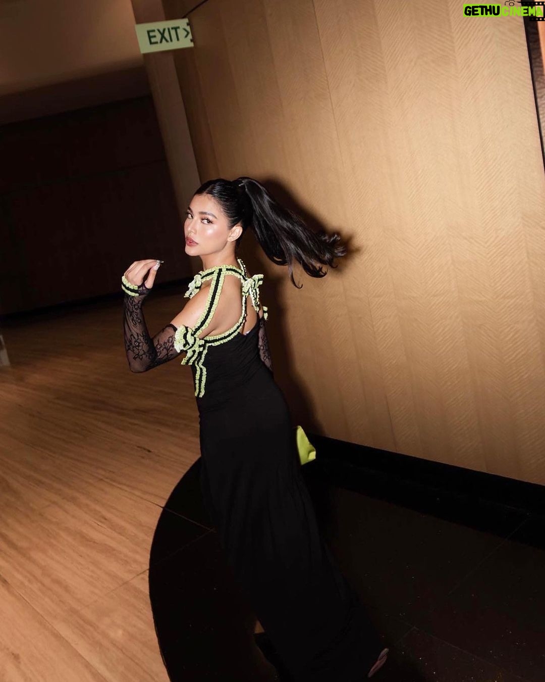 Jane De Leon Instagram - Gotta go! 😉🖤 #Extraction2 #Netflix