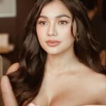 Jane De Leon Instagram - Kahit ayaw mo na, kaya ko pa! Loving the energy from yesterday's BeauCon! Always a pleasure to endorse my favorite drink #Freshies 😘 Thanks to my stylist @cathsobrevega for matching my outfit with my favorite Freshies flavor melon 🍈🍈🍈 @freshiesph @deniseochoa @hairbybrentsales Megatrade Hall