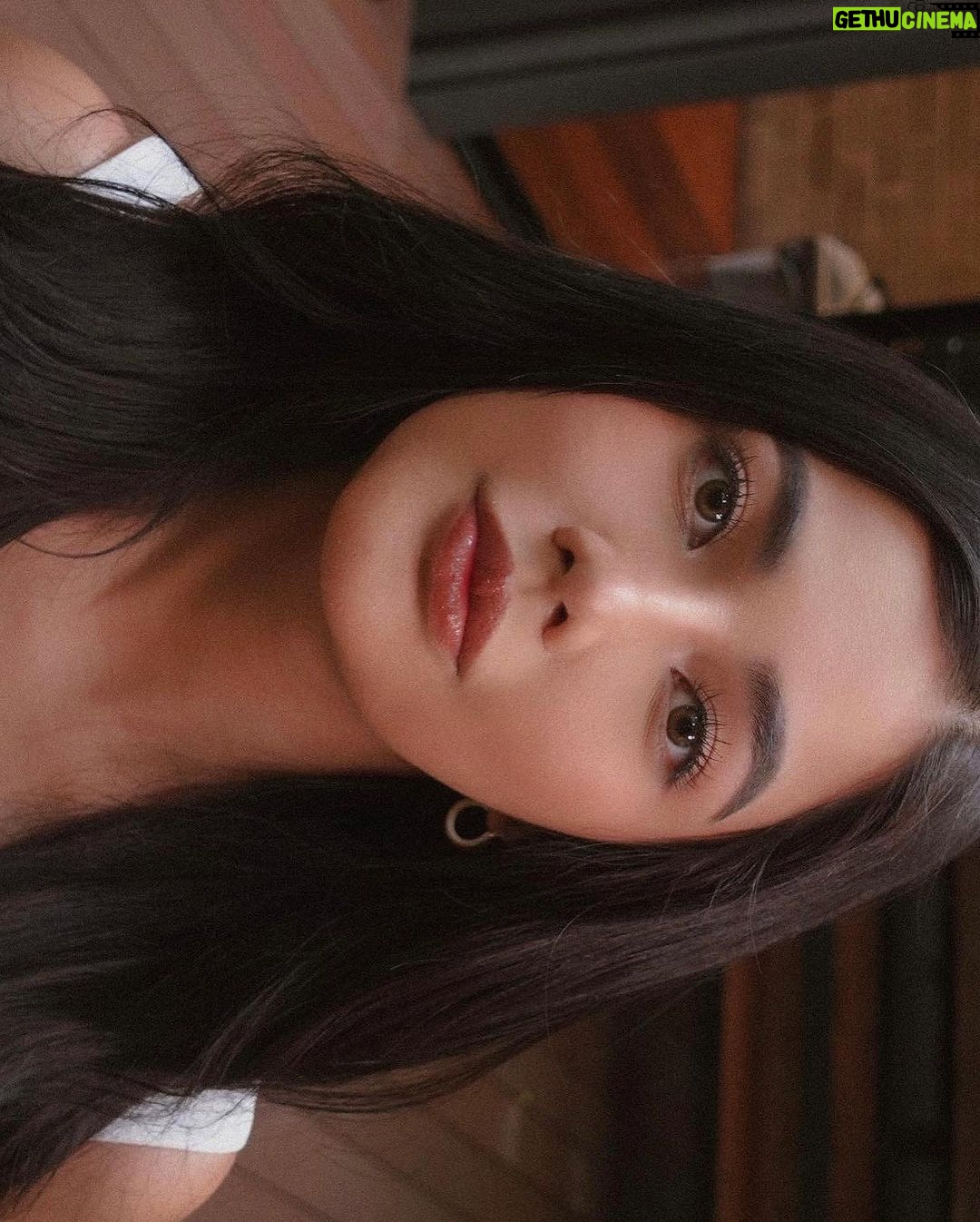 Jane De Leon Instagram - Just me saying Hiii 🌻