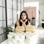 Jane De Leon Instagram - Bakit 🤸ang saya🤸 na naman ng 🤸 beshy ko?🤸 Siguradong happy tayo all day with the #BestTastingChickenInasal - #MangInasal dahil sa tamang timpla na tagos ang ihaw-sarap sa bawat kagat! Mas lalo pang pina-perfect yan kapag may kasamang chicken oil + toyo with calamansi at sili 🤤😋 Kaya, #LoveMangInasal the way I do mga beshy ko. Order na! Available sila for dine-in, takeout, or delivery! @iammanginasal