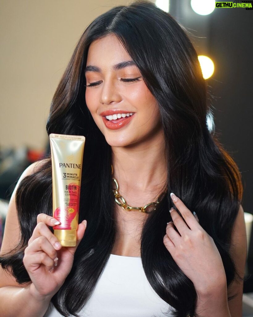 Jane De Leon Instagram - All-day smooth hair for just P1?? YES, IT’S REAL! Get Pantene 70ml Supplement Conditioner for P1 when you buy P100 worth of haircare in participating GMA outlets. Trust me guys, it’s the best piso I ever spent! My hair has never looked and felt so good! Learn more about the promo here: https://pgamaphilippines.jebbit.com/grrwpyy8?L=Full+Page