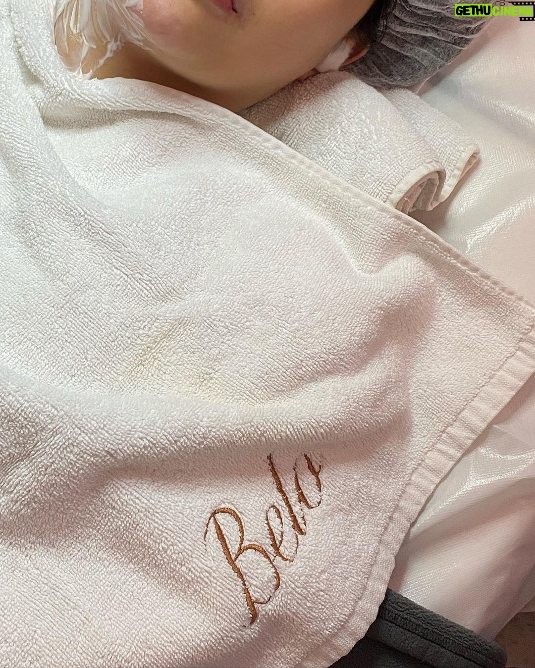 Jane De Leon Instagram - Happiness is mother and daughter time. It's our first time to have a Belo day together. My mom enjoyed her skin reboot and hydrafacial. It was good to see her experienced what I usually do. Thank you Belo always 💓 @belobeauty