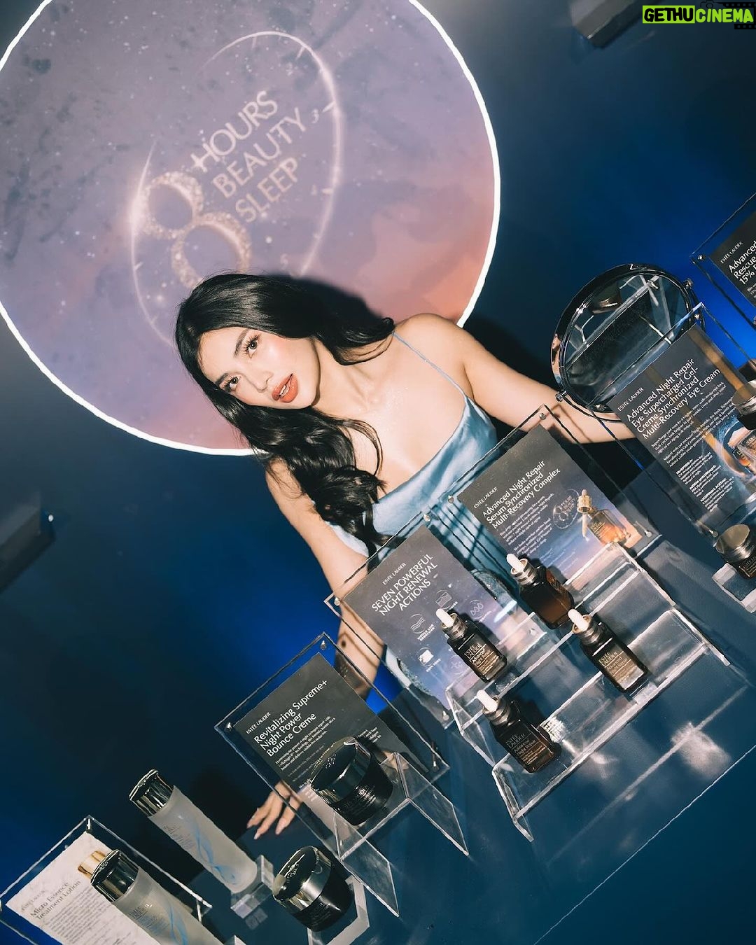 Jane De Leon Instagram - Beauty starts with a magic touch. 💙 @esteelauderph