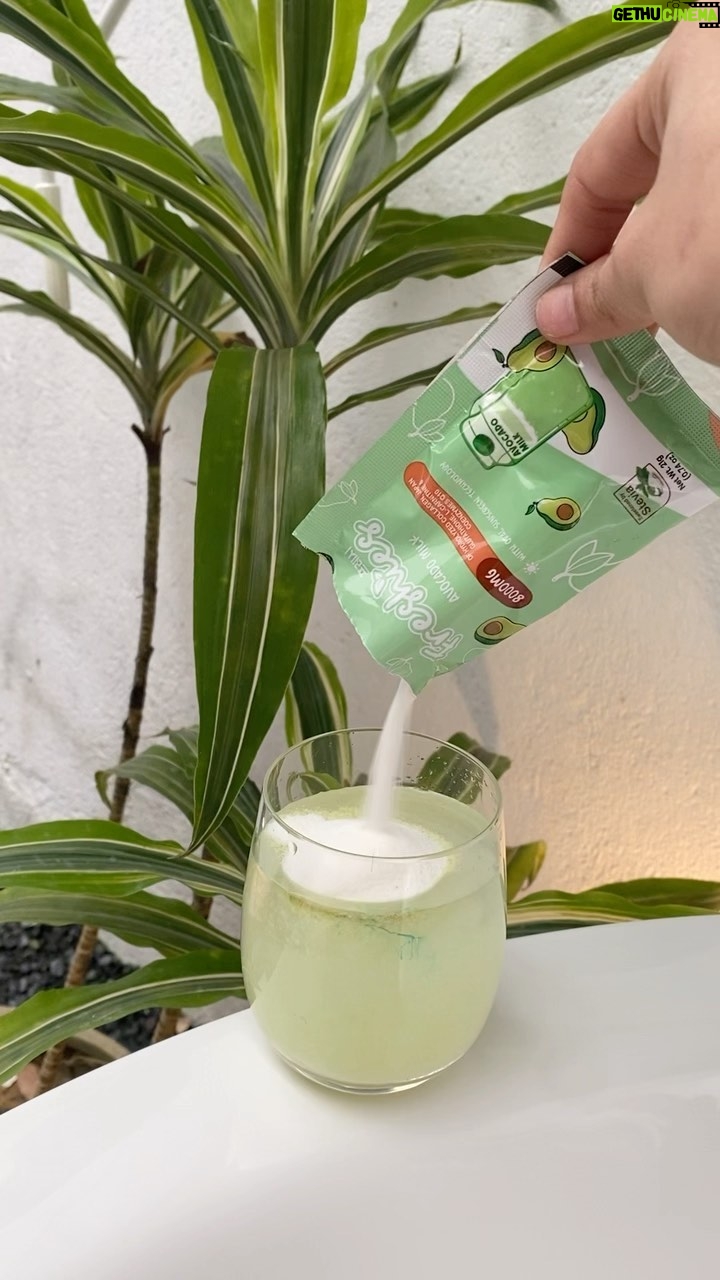 Jane De Leon Instagram - So here’s the latest chika... spilling the tea on how I maintain my glow and freshness, @freshiesph - my drink buddy after looong hours of work and shoot. You can start your Freshies journey today! Available on all online shopping platforms. ✨ Try it now. #FreshiesCollagenDrinks