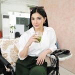 Jane De Leon Instagram - A healthy boost, anyone? In the middle of a fully loaded day, here's a reminder to take a moment for self-care. Drink your Sante Barley with me! @santeofficialph