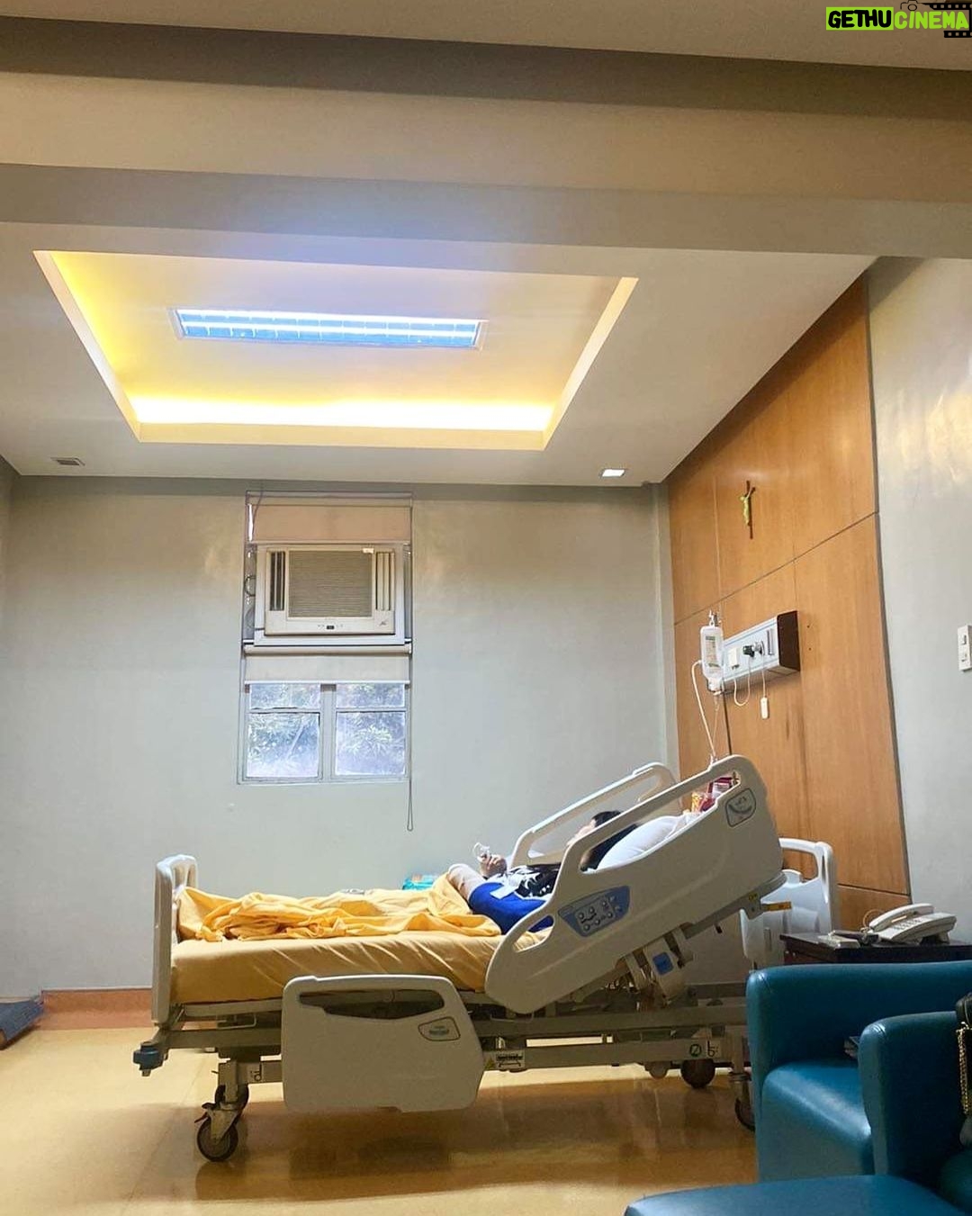 Jane De Leon Instagram - Our mom got into an accident last Friday and today is her surgery. It breaks my heart to see her in this situation. I'm doing my best to stay positive and make her smile even though she’s in pain. Also, sorry if I'm inactive. We are taking care of our mom. I want to thank all the people who helped us. Thank you @ellemendoza_ @paulpatrickjuan for accompanying me yesterday! Please pray for the success of our mom's surgery.