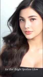 Jane De Leon Instagram - What’s my secret for that bright and spotless glow? No matter how busy my day gets, #PONDSSerumDuo surely got my back. Join me in this quick “A Day in my Life” tour and discover how @pondsph Triple Glow Serum and Pond’s Serum Day Cream give my skin the perfect brightness, smoothness, and hydration because of Gluta Boost C, Niacinamide, and Hyaluronic Acid Serum! Take your busy day confidently, knowing you look bright and hydrated all day! ✨ Start your day now with POND’S! @pondsph
