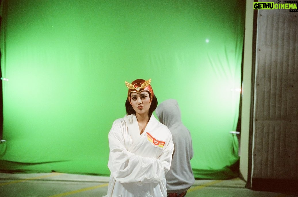 Jane De Leon Instagram - What a journey it's been! Gusto ko pong magpasalamat sa lahat ng bumubuo ng Darna. To JRB, the Directors, staff, crew, utilities and SOs, maraming salamat po sa inyong hardwork, patience at pagpupuyat. Matagumpay nating naipahatid sa ating mga manonood lalo na sa mga kabataan ang laban ni Darna. To my TEAM Family, especially my Manager Tyronne Escalante.. Salamat sa gabay at ala-ala. Thank you ABS-CBN Management & Ravelos Family for trusting in me to portray the iconic role. Ito po ang biggest break ko - it has taught me a lot and has opened new opportunities for me and my family. To my co-artists, thank you for the friendship and camaraderie. Di matatawaran ang mga fun moments and memories we made. Lastly, to my family who've been with me through my ups and downs. I'm doing this for you Mama and Kuya. The effort and sacrifices I poured in every project and opportunity is all for our family. And syempre, di ko pwedeng kalimutan ang mga fans na laging nanjan, nagmamahal at sumusuporta sa lahat ng kaganapan ko. Mahal ko kayo 😘 Hinding-hindi mawawala si Darna, nanjan sya palagi para sa inyong lahat. This is Jane de Leon, see you on the next new and exciting chapter. ❤️