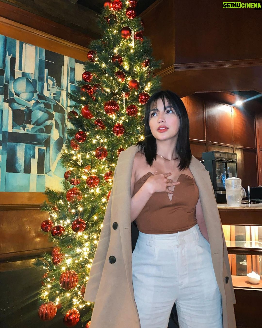 Jane De Leon Instagram - May your days be merry & bright! 🎄✨ Insert @imfranzdeleon
