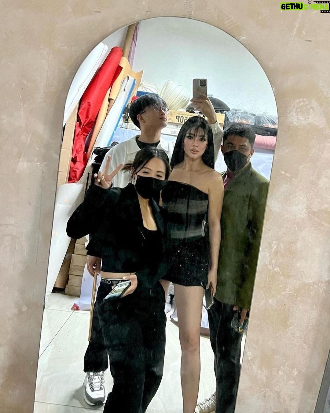 Jane De Leon Instagram - Here's to strong women, may we know them, may we be them, may we raise them. 🖤✨ @mega_magazine #HappyWomensMonth GIRL Power