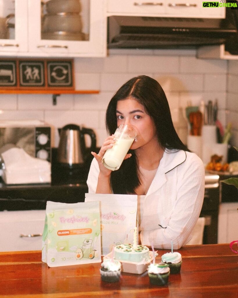 Jane De Leon Instagram - 🎈 Happy Birthday, my dear Freshies family!! 🥳 As we blow out the candles on this avocado-inspired cake, we celebrate for the perfect blend of freshness and vitality – both in life and in every Freshies treat! 🎉🥑🍰💚 Don't forget to buy at least 5 pouches of Freshies Avocado Milk to join our Grand Raffle! Promo lasts until November 15, 2023 only. Winners will be announced on November 25, 2023. 🌟 Cheers to another year of delicious memories with Freshies! 🎂🎁 #OneYearWithFreshies