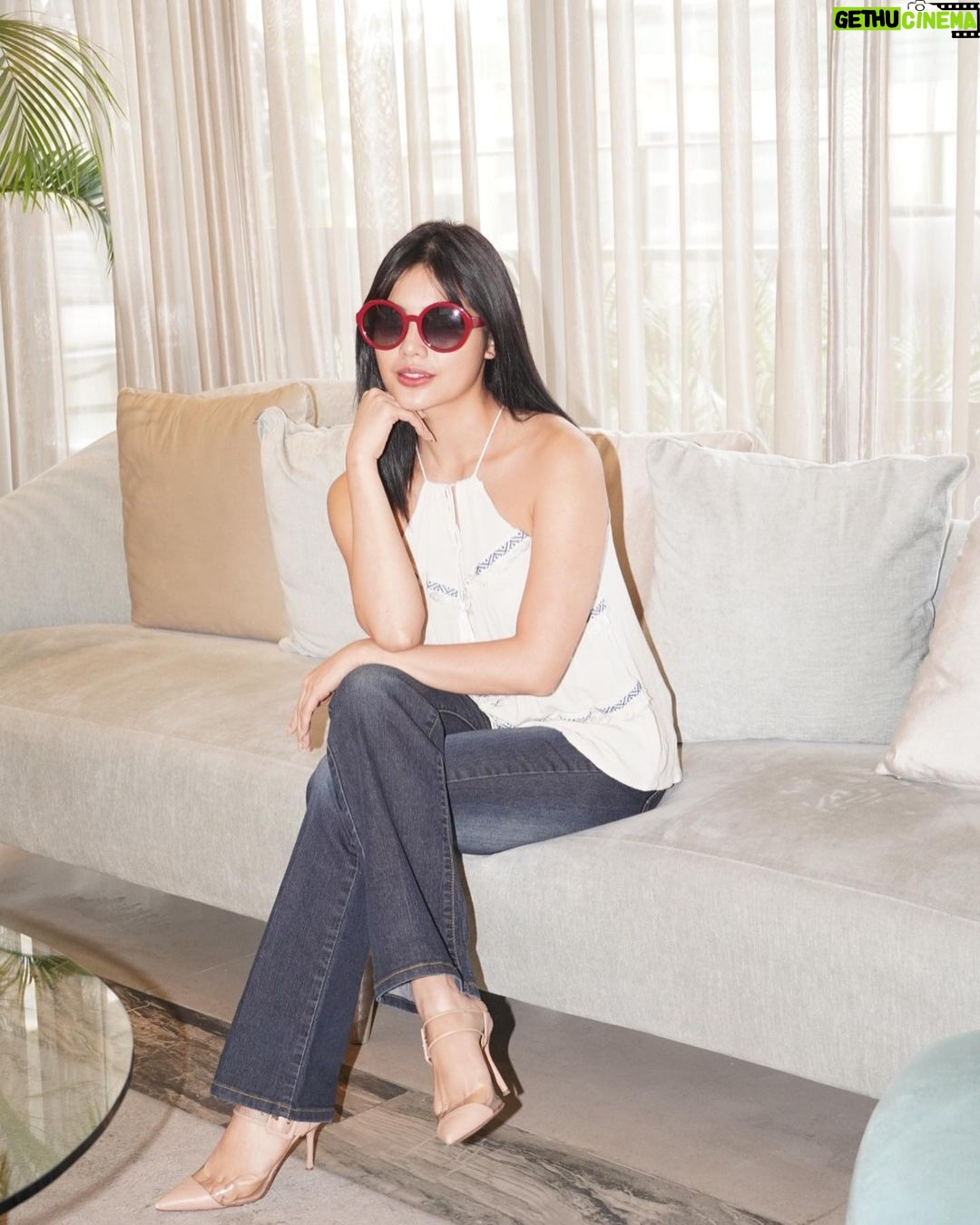 Jane De Leon Instagram - Yet another refreshing pamper-day at Belo! ๐ค (Swipe) My skin already feels and looks younger, having gone through Jalupro and Thermage FLX which reduce wrinkles by stimulating collagen growth. Self care is so important especially for busy individuals - you gotta make time to relax and refresh! Thanks Belo! @belobeauty @victoria_belo @dochayden Belo Medical Group - BGC
