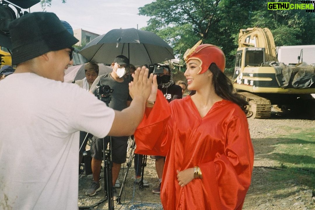 Jane De Leon Instagram - What a journey it's been! Gusto ko pong magpasalamat sa lahat ng bumubuo ng Darna. To JRB, the Directors, staff, crew, utilities and SOs, maraming salamat po sa inyong hardwork, patience at pagpupuyat. Matagumpay nating naipahatid sa ating mga manonood lalo na sa mga kabataan ang laban ni Darna. To my TEAM Family, especially my Manager Tyronne Escalante.. Salamat sa gabay at ala-ala. Thank you ABS-CBN Management & Ravelos Family for trusting in me to portray the iconic role. Ito po ang biggest break ko - it has taught me a lot and has opened new opportunities for me and my family. To my co-artists, thank you for the friendship and camaraderie. Di matatawaran ang mga fun moments and memories we made. Lastly, to my family who've been with me through my ups and downs. I'm doing this for you Mama and Kuya. The effort and sacrifices I poured in every project and opportunity is all for our family. And syempre, di ko pwedeng kalimutan ang mga fans na laging nanjan, nagmamahal at sumusuporta sa lahat ng kaganapan ko. Mahal ko kayo 😘 Hinding-hindi mawawala si Darna, nanjan sya palagi para sa inyong lahat. This is Jane de Leon, see you on the next new and exciting chapter. ❤️
