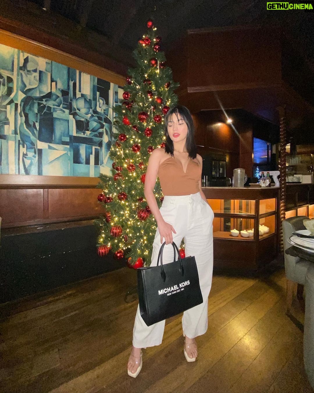 Jane De Leon Instagram - May your days be merry & bright! 🎄✨ Insert @imfranzdeleon