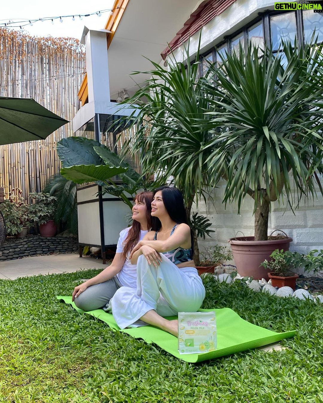 Jane De Leon Instagram - After weeks of work & traveling, it feels so good to be back on my mat. π§ββοΈ One thing I never forget to bring with me is my favorite, collagen drink, Freshies Melon. It helps me relieve my anxieties, stay focused on my intentions and clear my headspace. I am now ready to conquer the day and have a more productive week ahead. ππ @freshiesph