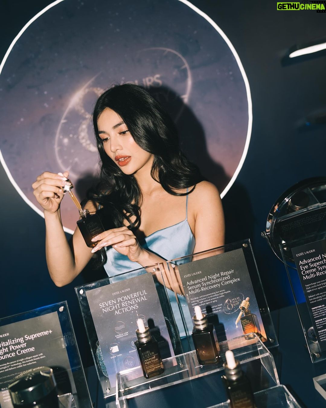 Jane De Leon Instagram - Beauty starts with a magic touch. 💙 @esteelauderph