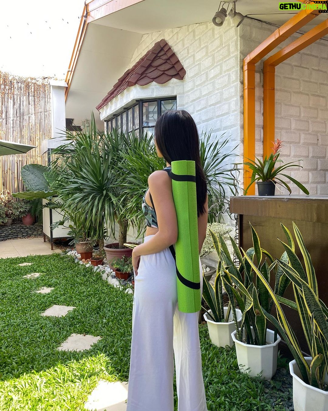 Jane De Leon Instagram - After weeks of work & traveling, it feels so good to be back on my mat. π§ββοΈ One thing I never forget to bring with me is my favorite, collagen drink, Freshies Melon. It helps me relieve my anxieties, stay focused on my intentions and clear my headspace. I am now ready to conquer the day and have a more productive week ahead. ππ @freshiesph
