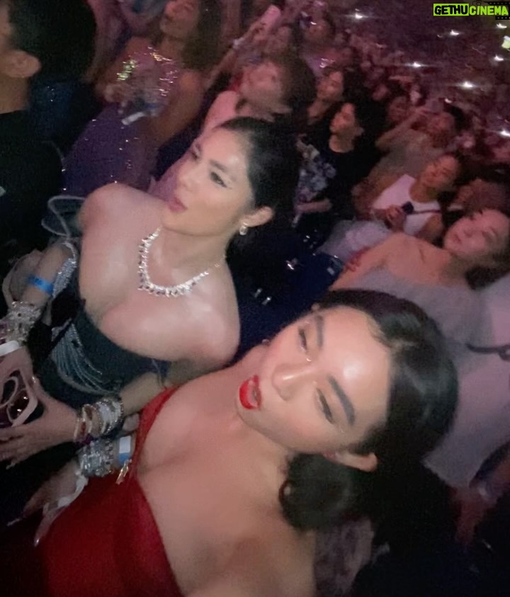 Jane De Leon Instagram - After a year of waiting, it finally happened!! I had the incredible opportunity to witness Taylor Swift’s electrifying live on stage performance. Taylor and her music were both enchanting. It was surreal. Nakakaiyak and overwhelming at the same time. 🥹✨💓 The process wasn’t easy coz I went through so many challenges before finally getting on board. It was all sweat and tears. Despite the hardships, I am grateful for the lessons learned and the growth experienced. Grateful too to my concert buddy, my bestfriend @ellemendoza_ for navigating these obstacles by my side. Sharing my ERAS Tour concert experience in Singapore with you was truly special. 🥰💜 National Stadium, Singapore