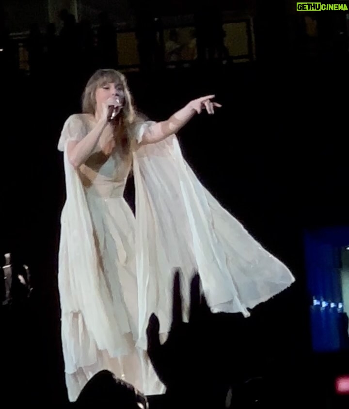 Jane De Leon Instagram - After a year of waiting, it finally happened!! I had the incredible opportunity to witness Taylor Swift’s electrifying live on stage performance. Taylor and her music were both enchanting. It was surreal. Nakakaiyak and overwhelming at the same time. 🥹✨💓 The process wasn’t easy coz I went through so many challenges before finally getting on board. It was all sweat and tears. Despite the hardships, I am grateful for the lessons learned and the growth experienced. Grateful too to my concert buddy, my bestfriend @ellemendoza_ for navigating these obstacles by my side. Sharing my ERAS Tour concert experience in Singapore with you was truly special. 🥰💜 National Stadium, Singapore
