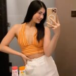 Jane De Leon Instagram - Serving you all some V-Day glam! Can’t wait to meet with my friends for our much awaited GALentines date 🩷 So thankful to @foreverglowphilippines lotion for this much needed GLOW on this special day! Don’t forget to include this on your glam prep too, #GLOWgals! ✨ Glow lang nang glow, NATURALLY!