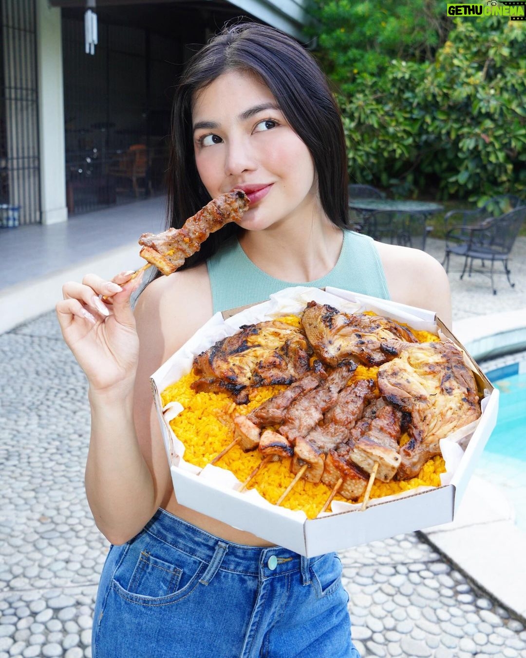 Jane De Leon Instagram - I AM READY NA for the loooong break! Kayo ba? πππ― At dahil perfect time ito for family reunions, nagpa-deliver ako ng lahat ng favorites ko sa Mang Inasal β from Family Fiesta, Extra Creamy Halo-Halo, at ang NEW #MangInasalLumpiangTogue! Alam kong nag-crave din kayo sa food ko, so magpa-deliver na rin kayo! Thank you so much, Mang Inasal!!! #ILoveMangInasal ππ#IhawSARAPandUnliSAYA