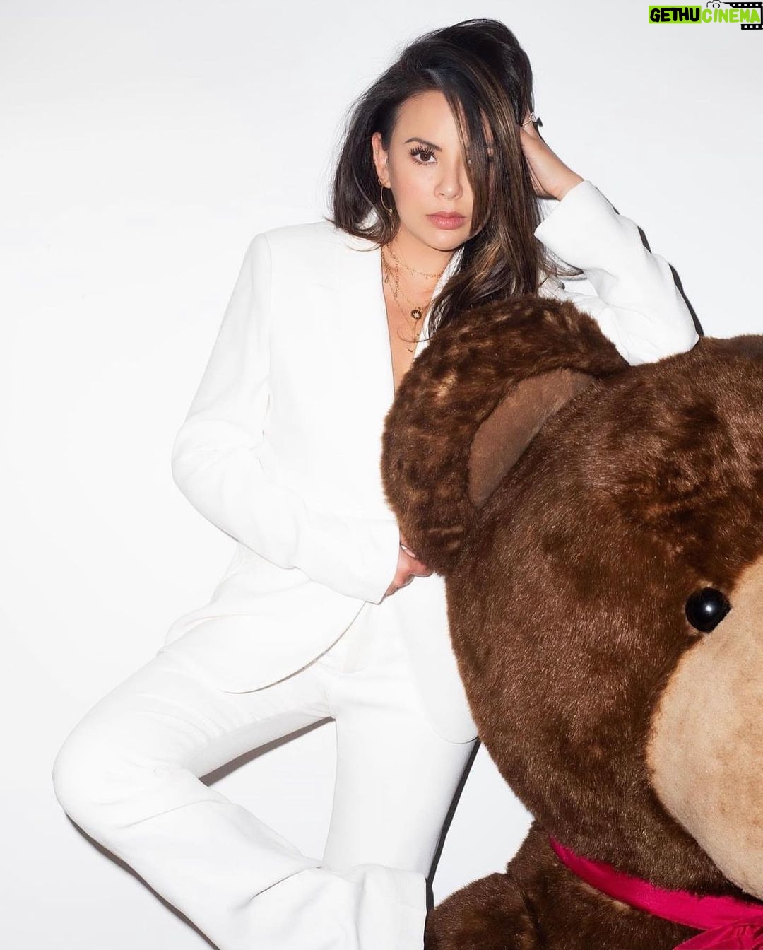 Janel Parrish Instagram - Just doin the BEAR minimum hehehe ok I’ll see myself out