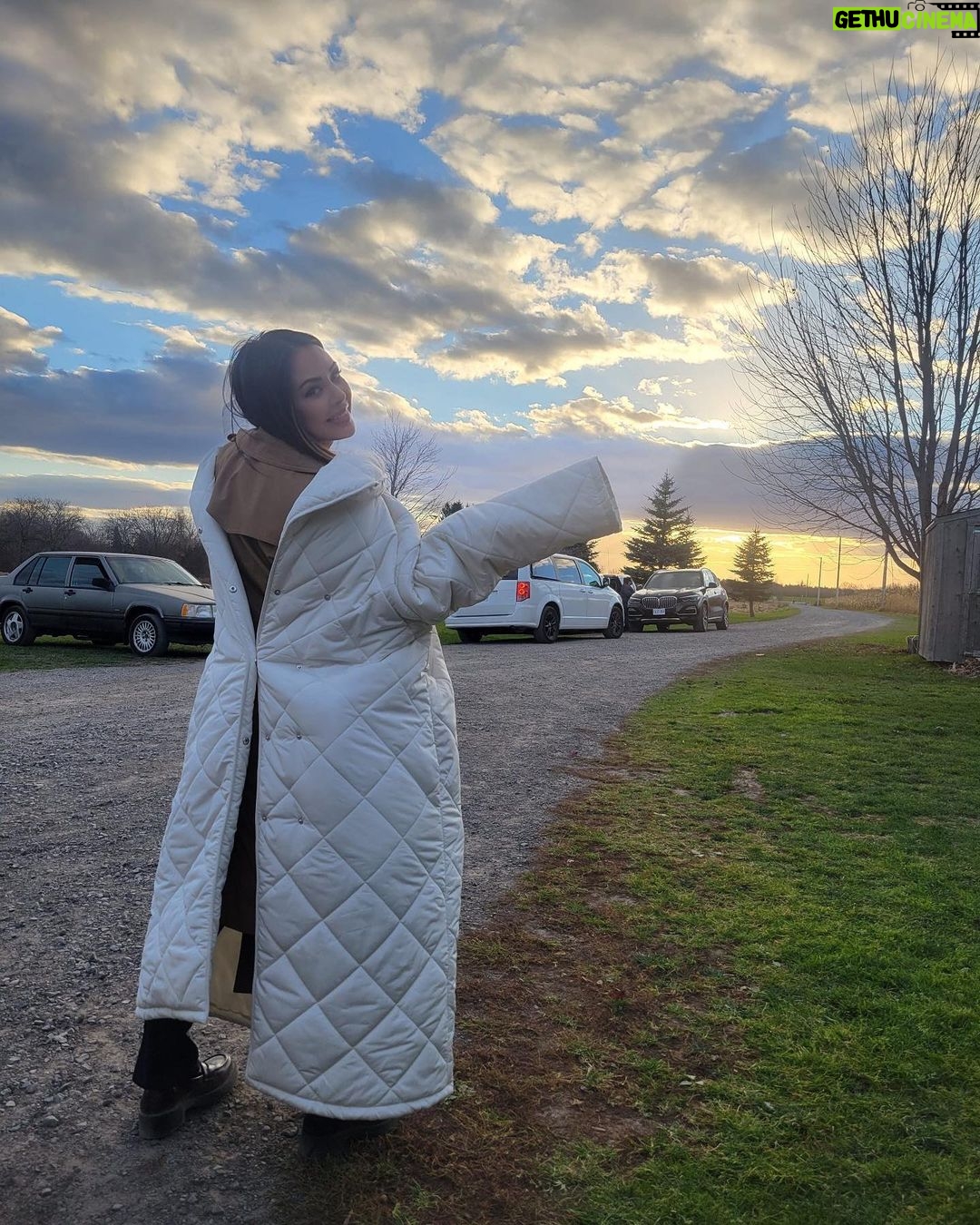 Janel Parrish Instagram - An ode to the backwards marshmallow coat and my beloved @kyana.teresa 🤍 BTS filming #familyhistorymysteries Ottawa, Ontario