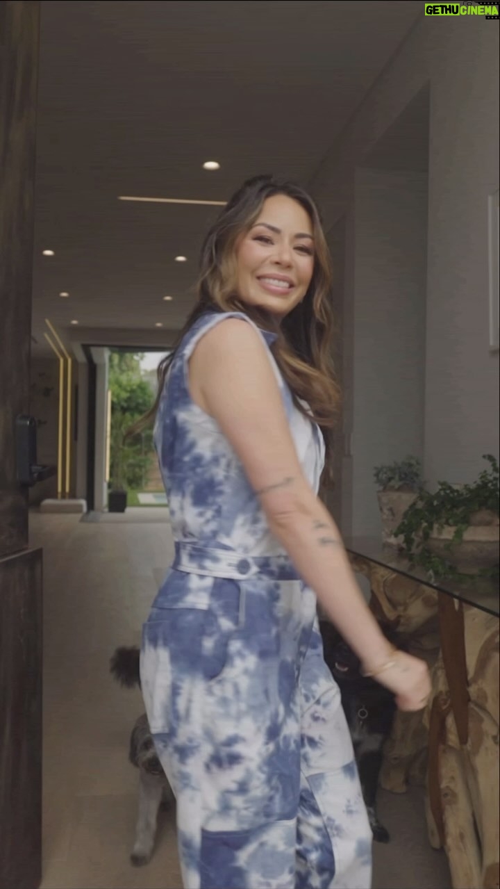 Janel Parrish Instagram - Honey, Iām home! š¤ Watch my house tour on #MTVCribs tonight, starting at 9:30p!š«