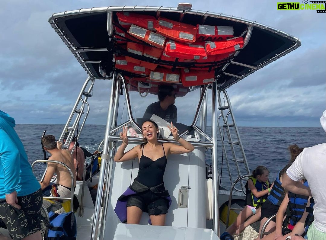 Janel Parrish Instagram - Home in Hawaii part 2 🤍 Merry Merry, everyone 🥰 Honolulu, Hawaii