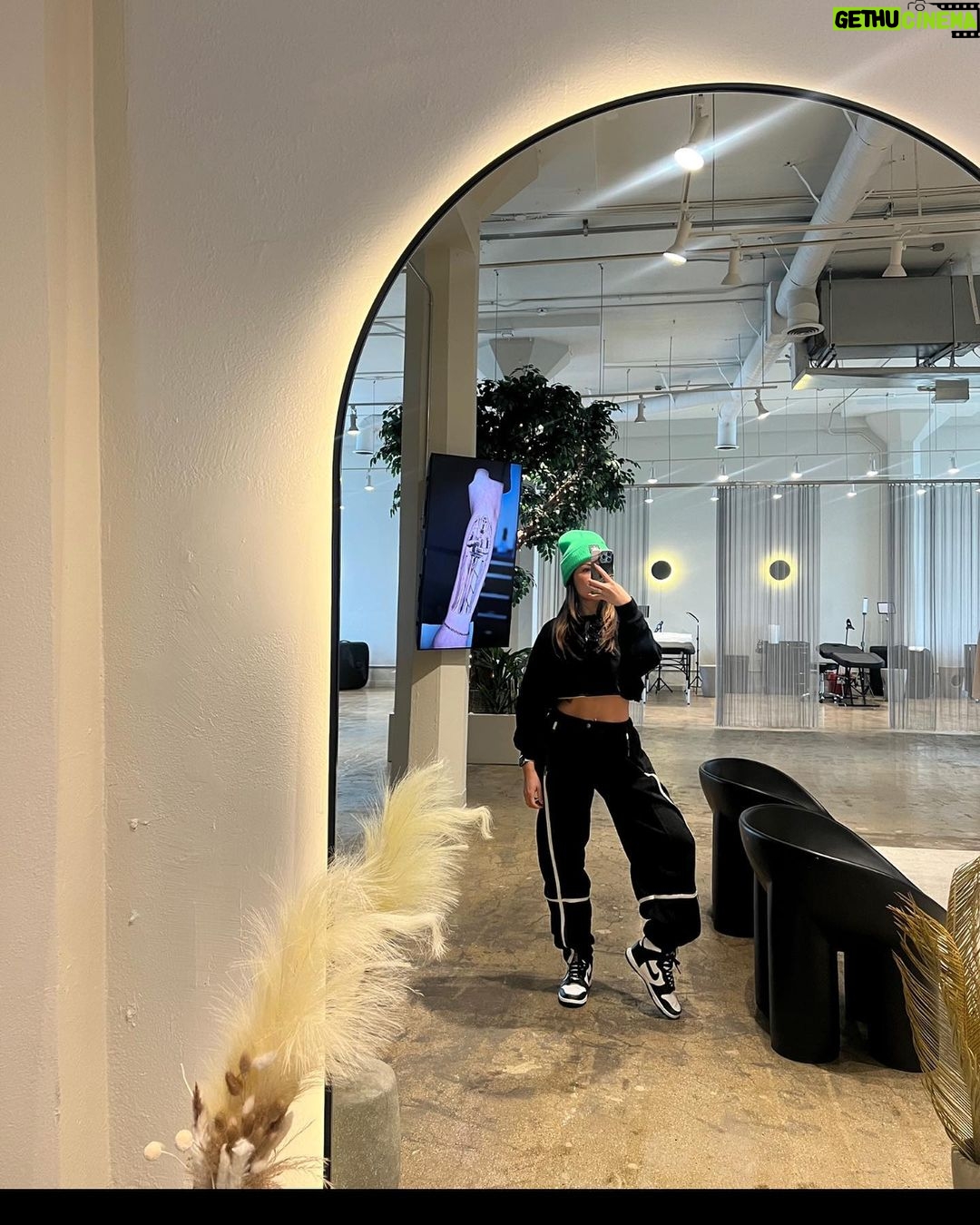 Janel Parrish Instagram - Mirror pics: a series