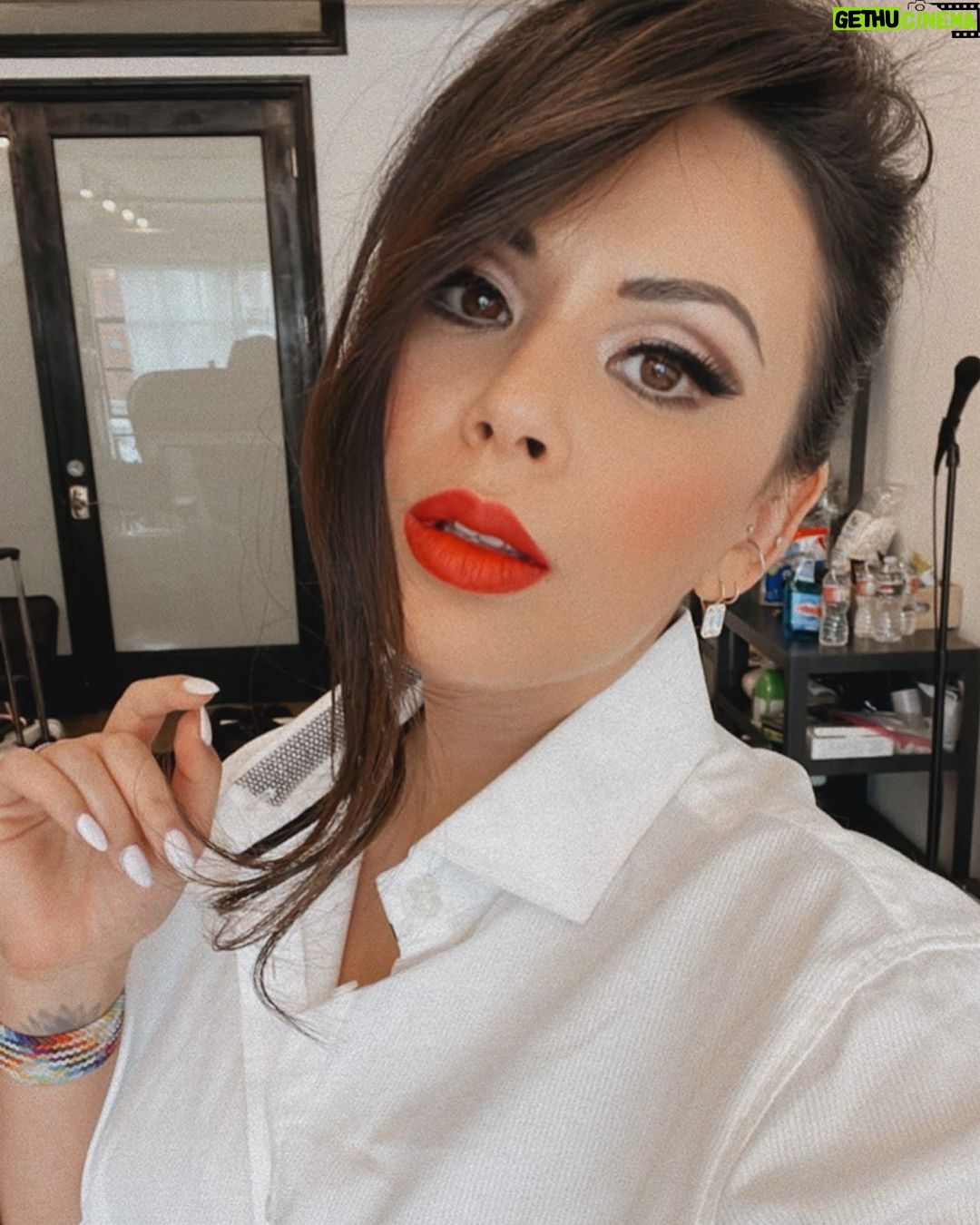 Janel Parrish Instagram - We love a @glennnutley glam 💄