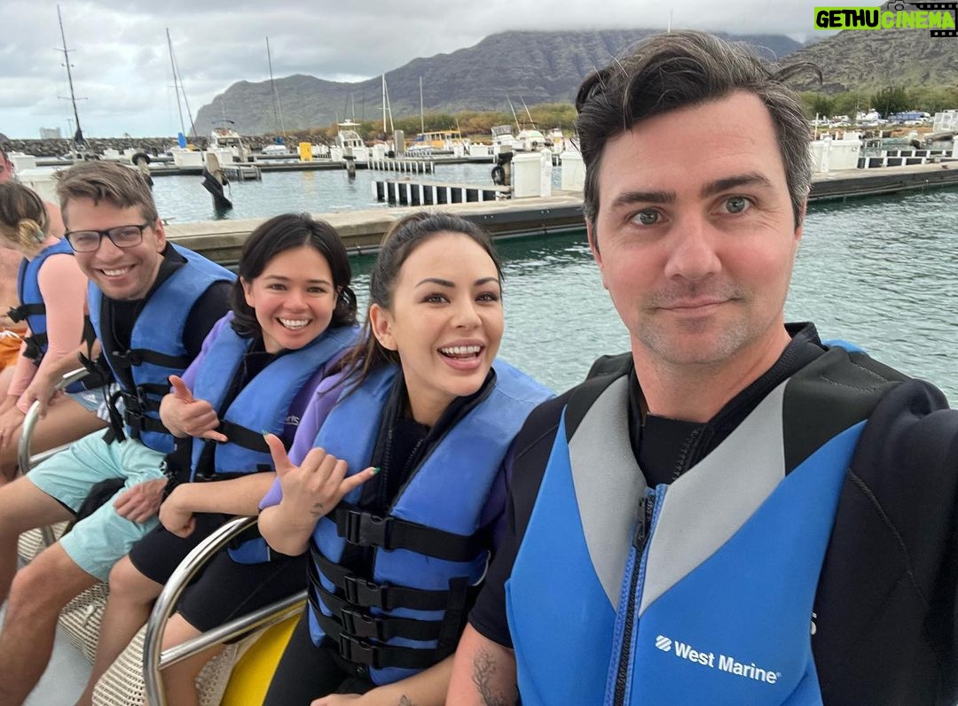Janel Parrish Instagram - Home in Hawaii part 2 🤍 Merry Merry, everyone 🥰 Honolulu, Hawaii