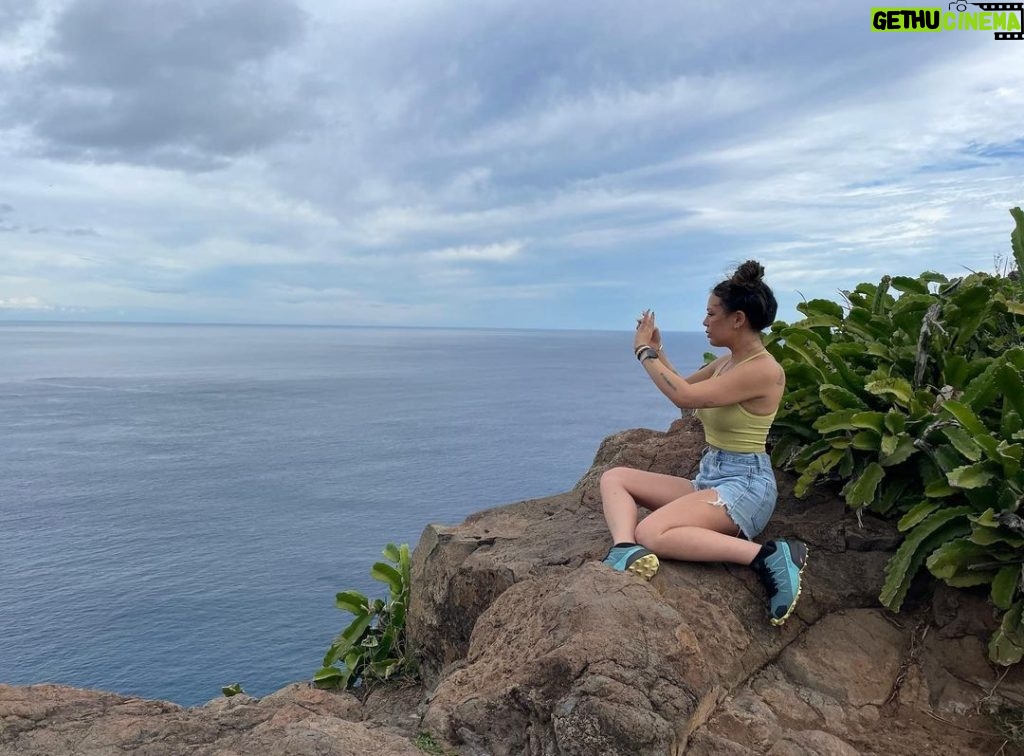Janel Parrish Instagram - Home in Hawaii part 2 🤍 Merry Merry, everyone 🥰 Honolulu, Hawaii