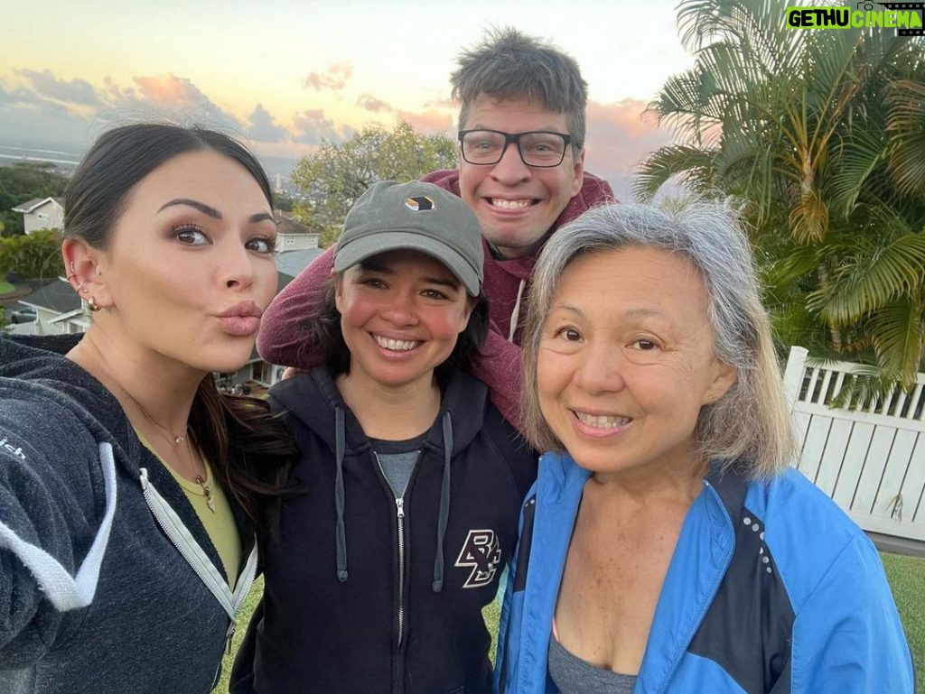 Janel Parrish Instagram - Home in Hawaii for Christmas part 1 🥰 Mele Kalikimaka! 🤙🏻 Honolulu, Hawaii