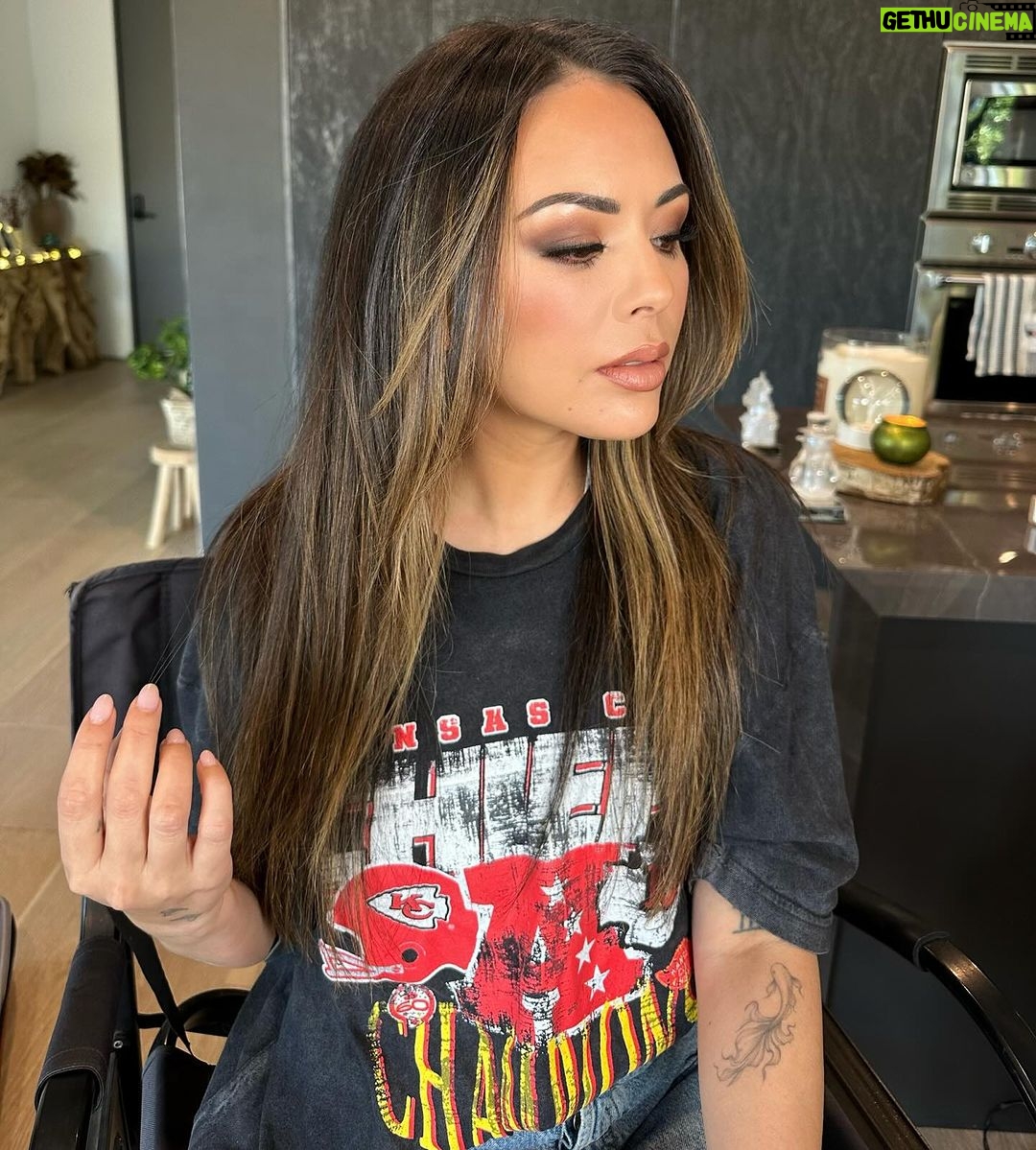 Janel Parrish Instagram - Glam by @beautybynorad for something fun coming soon 💎🥰 📸