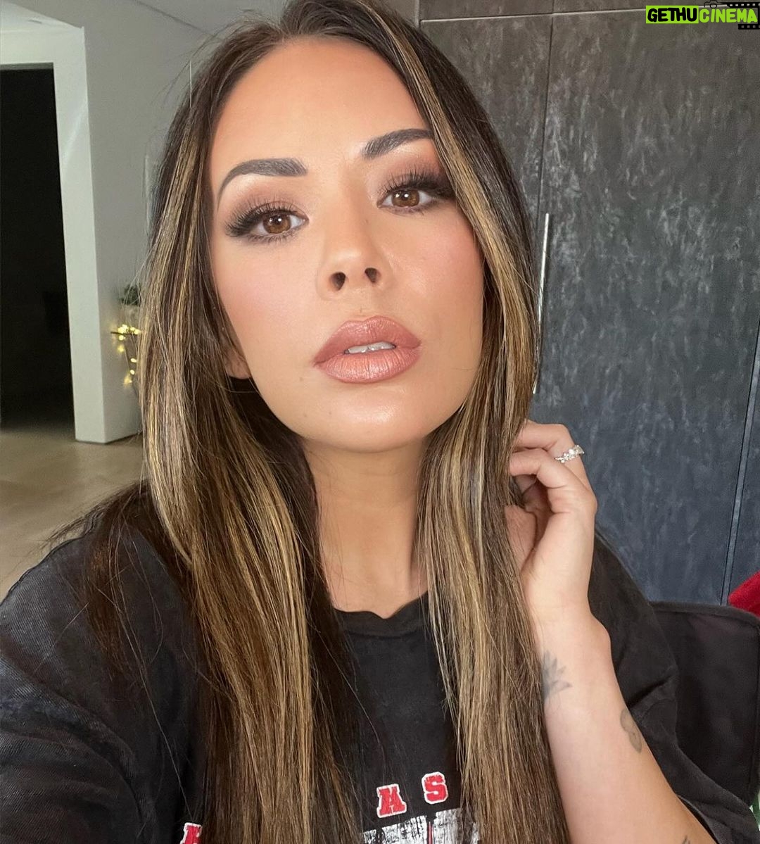 Janel Parrish Instagram - Glam by @beautybynorad for something fun coming soon 💎🥰 📸