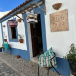 Janet Jackson Instagram - The village of Melides in Portugal is so charming… the shops, the architecture, the people… we loved it. Swipe to see a few more photos including one of Rui who owns a wonderful shop named Vida Dura that sells beautiful hand painted home decor and gorgeous flowers 🙌💐 Melides, Setubal, Portugal
