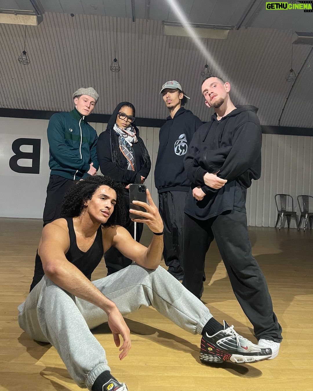 Janet Jackson Instagram - 4 of the London dancers who helped me prepare for the Together Again Tour. You guys were so wonderful to work with. Thank you for being there for me!!! 😘😘😘 pictured: @sebastian_skov @kaneklendjian @brettsewell_ @kieran_curtin and special thanks to (not pictured): @jamesmulford @bradleysalter @jorgeeeeeeeeee @deavion_brown @jameslamberttt