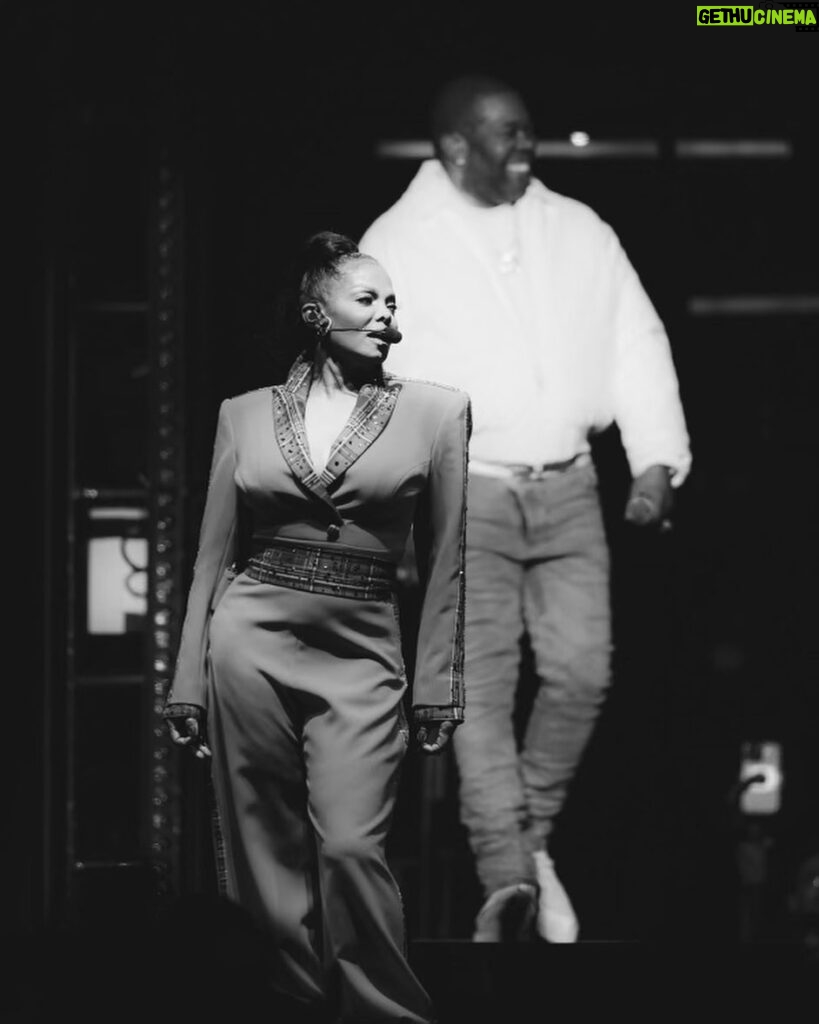 Janet Jackson Instagram - Bus, thank you for joining us last night. I love you so much!!! Not just for sharing your amazing craft with the world but more importantly, your incredible soul! So beautiful!!! Thank you once again, I love you 😘😘😘 #TogetherAgainTour 🫶🏽 📸 1: @solaimanfazel 📸 2&3: Rich Fury/MSG Entertainment Madison Square Garden