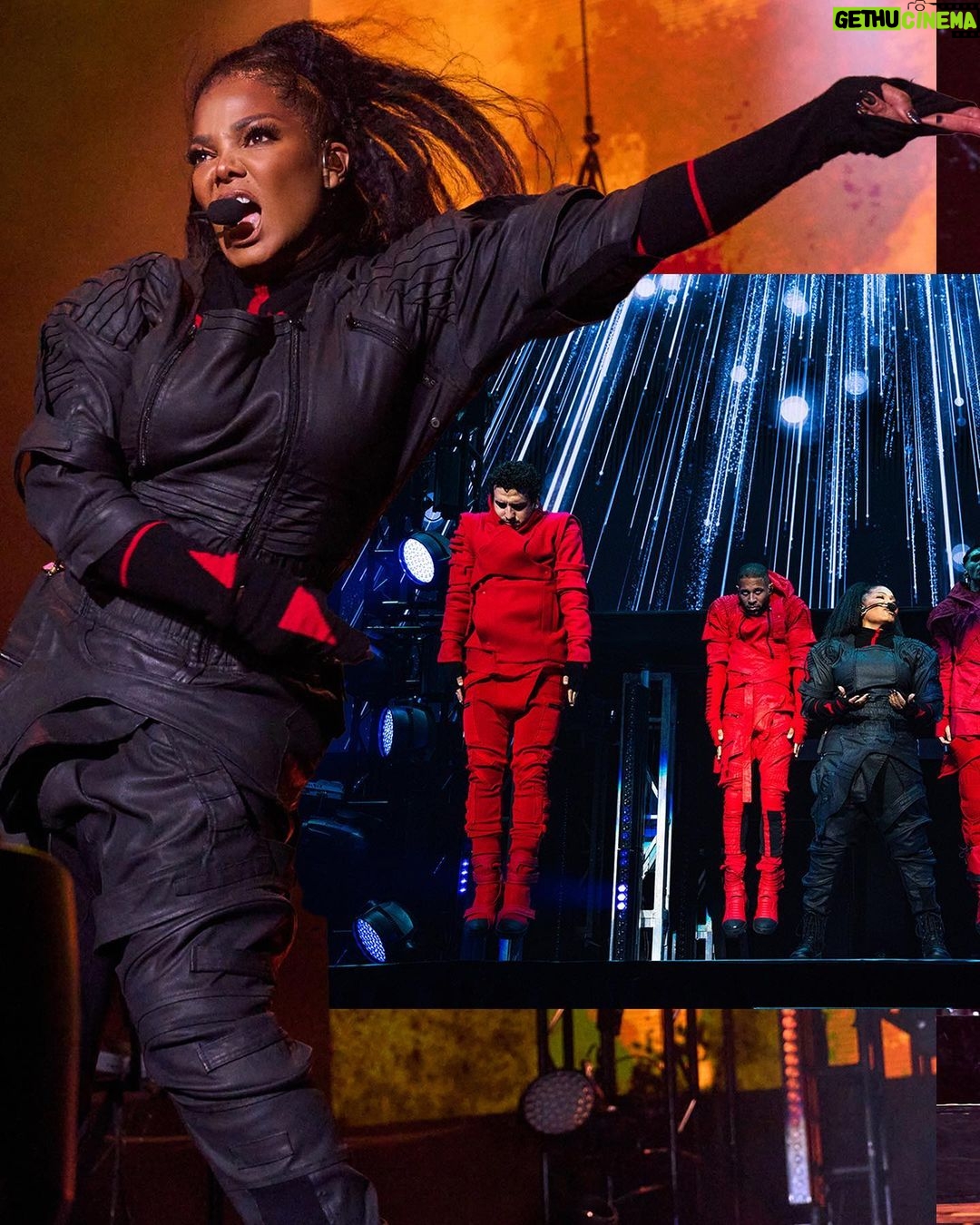 Janet Jackson Instagram - So good seeing u guys this weekend ♥️ 📸: @solaimanfazel Makeup: @prestonmakeup Hair: @cassidyblaine90046hair Styling: @laurelthomson_style Clothing: @demobaza Janet’s Shoes: @nike Dancers’ Shoes: @demobaza & @nike