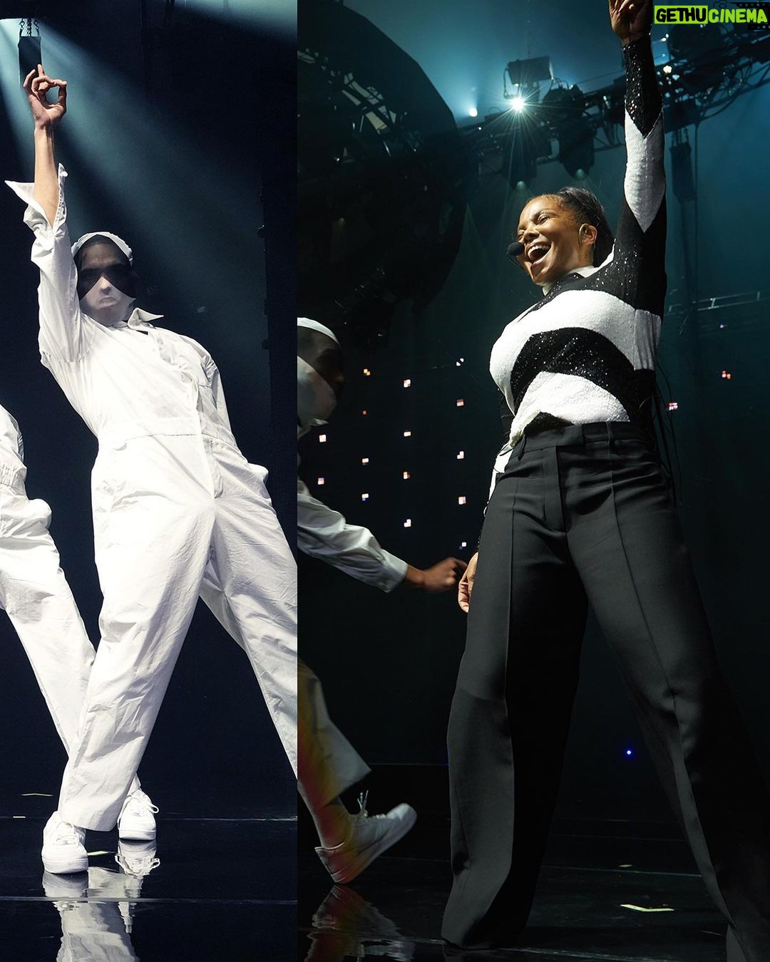 Janet Jackson Instagram - fun continues tonight in Orlando. can’t wait to see u! #TogetherAgainTour 🫶🏽 (swipe for more…) Wardrobe: @maisonvalentino Shoes: @louboutinworld Makeup: @prestonmakeup Hair: @cassidyblaine90046hair Styling: @laurelthomson_style Orlando, Florida