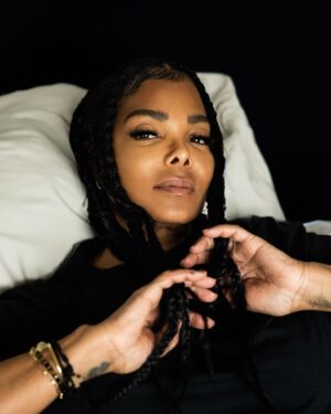 Janet Jackson Instagram - Aloha! Can’t wait to see you later this week. 😘