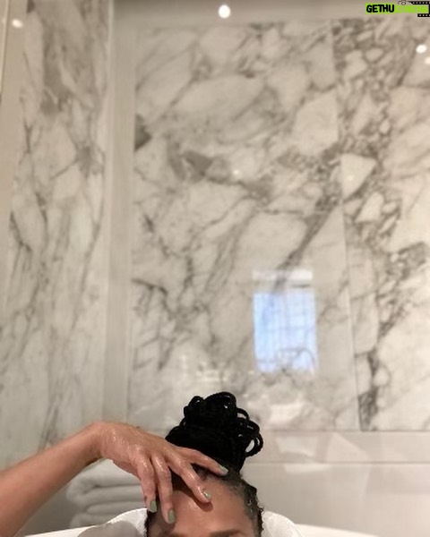 Janet Jackson Instagram - SOAKIN IN THE BATH AFTER A LONG REHEARSAL DAY 🛀🏽