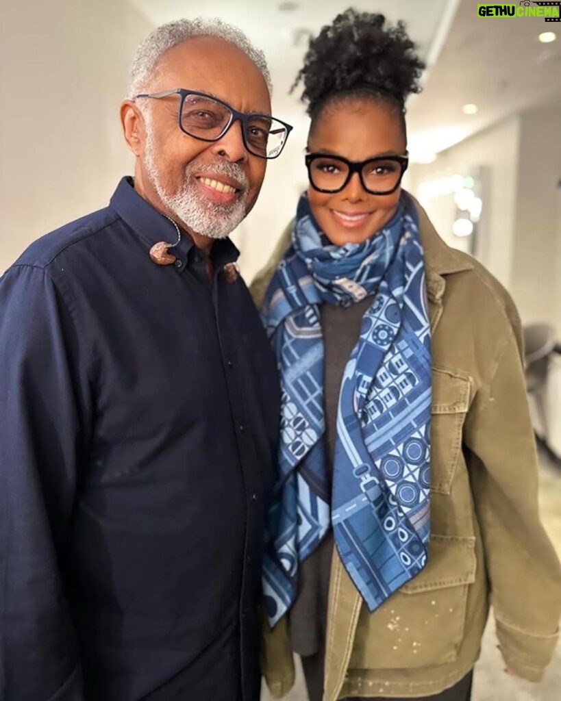 Janet Jackson Instagram - Had the most amazing time at @gilbertogil’s show while in London. I’m such a big fan. His talent & music have always been so inspiring to me. I’m headed back to the states now and can’t wait to see u guys in Lincoln and @onemusicfest