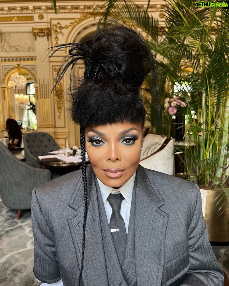 Janet Jackson Instagram - π #tbt @thombrowne #pfw show Make up: @prestonmakeup Hair: @larryjarahsims #throwback #throwbackthursday #fashionweek #parisfashionweek #thombrowne #glam #fashion #sonofagun #togetheragaintour π«Άπ½