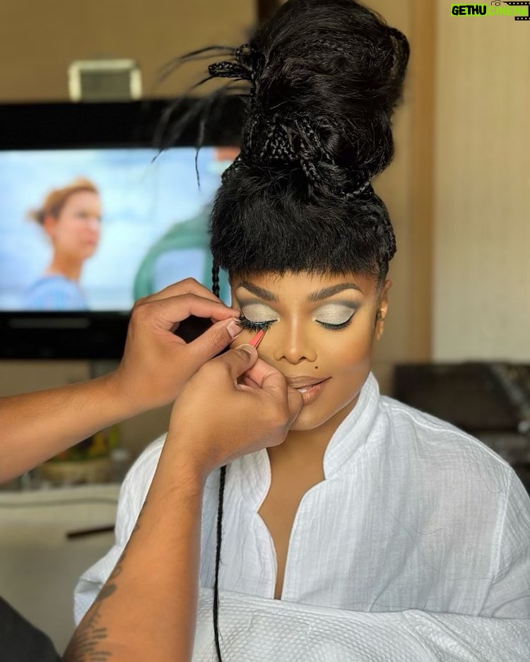 Janet Jackson Instagram - π #throwback to getting ready for the @thombrowne #pfw show Make up: @prestonmakeup Hair: @larryjarahsims #tbt #throwbackthursday #fashionweek #parisfashionweek #thombrowne #glam #fashion #togetheragaintour π«Άπ½ Paris, France