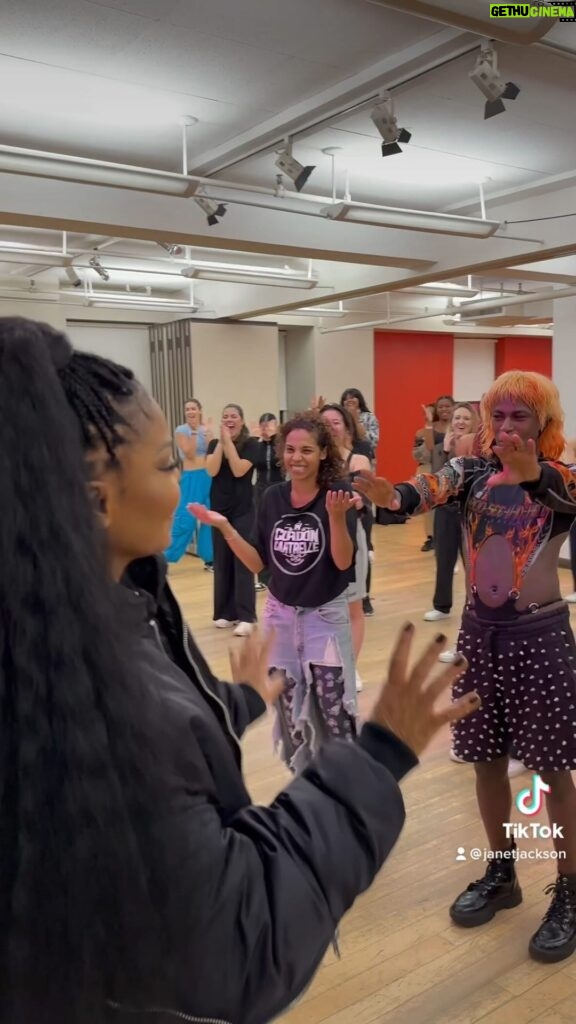 Janet Jackson Instagram - Surprised the kids at @bdcnyc! Excited to pick one of u to dance with me at my Madison Square Garden show! Looking forward to seeing all of u there 🤗 #TogetherAgainTour 🫶🏽 Broadway Dance Center